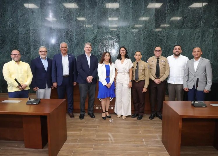 Realizan panel “Polizonaje y Seguridad Jurídica: Roles del sistema judicial y del sector privado en el comercio internacional y la posición país”, celebrado en la Ciudad Judicial de Santo Domingo Este.