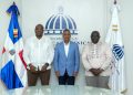 Raymond Lanveld, ministro de Transporte, Comunicación y Turismo de Surinam; Joel Santos, ministro de Energía y Minas de República Dominicana y Melvin Bouva, ministro de Relaciones Exteriores de Surinam.