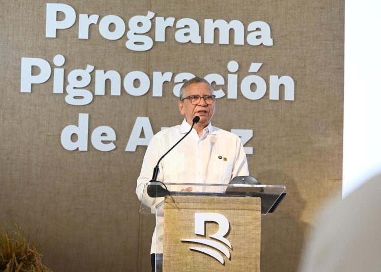 Leonardo Aguilera, presidente ejecutivo de Banreservas, habla en el lanzamiento del Programa Pignoración de Arroz, realizado en Cerro Alto Mountain Club, de La Vega.