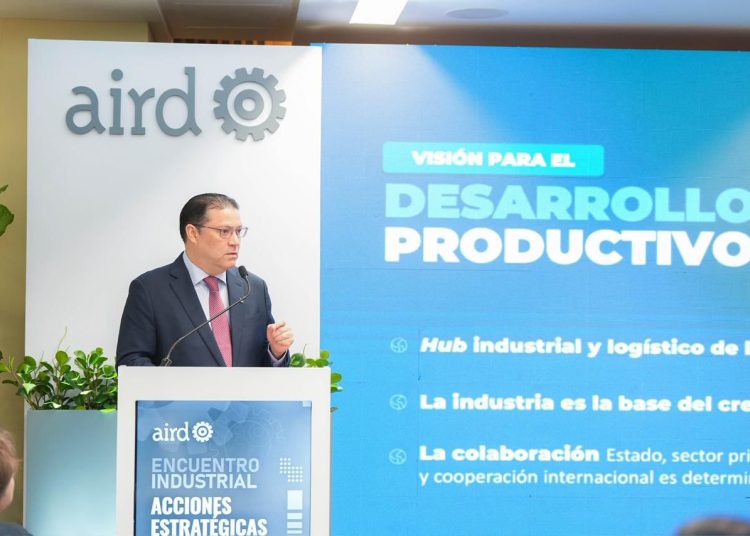 Víctor “Yayo” Sanz Lovatón destaca el dinamismo del sector industrial dominicano.