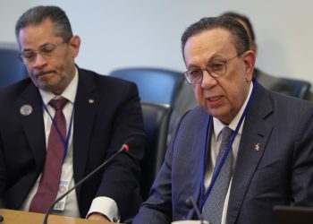El gobernador del Banco Central expone el desempeño económico de República Dominicana ante organismos multilaterales.