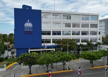 El 1 de mayo será laborable en sectores público y privado.