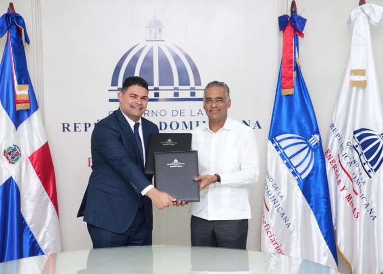 Joel Santos y Augusto de los Santos durante el acto.