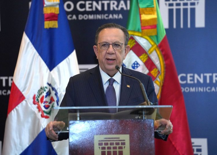 Héctor Valdez Albizu, gobernador del Banco Central de la República Dominicana (BCRD).