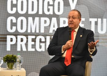 El ministro Magín Díaz ofreció declaraciones durante un encuentro con el sector industrial.