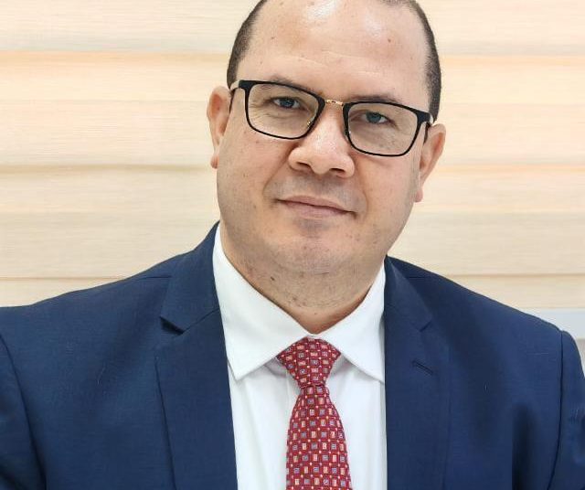 González consideró que el mundo avanza hacia un esquema dominado por Estados Unidos y China.
