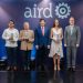 Ganadores del Premio AIRD al Periodismo sobre la Industria Nacional posan tras recibir sus reconocimientos en la ceremonia.