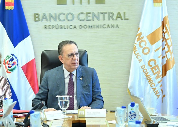 El gobernador expresó que “el vínculo que se afianza con su visita nos va a ayudar a mejorar lo que hacemos, a la vez que se fortalece el sistema bancario y al país”.