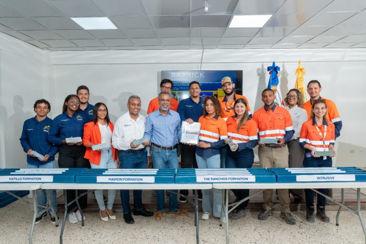 Estudiantes de Geología de Uteco tendrán acceso a muestras reales utilizadas en la exploración minera.