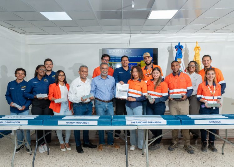 Estudiantes de Geología de Uteco tendrán acceso a muestras reales utilizadas en la exploración minera.