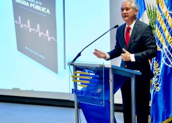 Ng Cortiñas plantea que la sostenibilidad de la deuda debe evaluarse por el peso de su servicio anual y no solo por el saldo acumulado.
