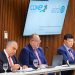 Encuentro con economistas y directores de medios donde se detallan las acciones para fortalecer la estabilidad económica del país.