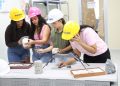 Estudiantes participan en jornadas de ciencia organizadas por la Pucmm para acercar a niñas a la ingeniería.