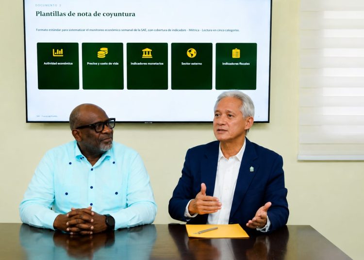 Haivanjoe Ng Cortiñas toma juramento como nuevo titular de la Secretaría de Asuntos Económicos de la Fuerza del Pueblo.