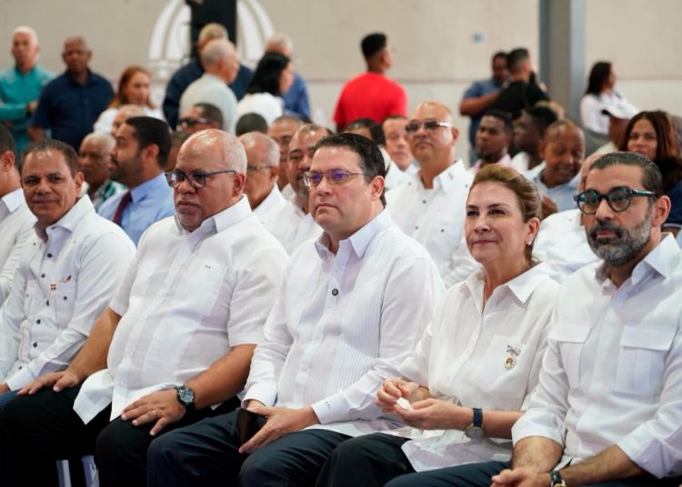 El MICM) y Promipyme entregan créditos por otros RD$160 millones en Capotillo.