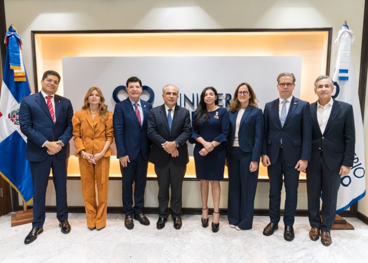 Marranzini estuvo acompañado de Rafael Izquierdo, Paola Ranieri, ⁠Julio Virgilio Brache, ⁠Lina García, ⁠César R. Dargan y Carlos José Martí.
