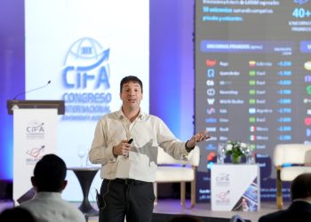 Nicolás Franco afirmó que reguladores e industria deben trabajar juntos para impulsar la innovación y proteger a los usuarios.