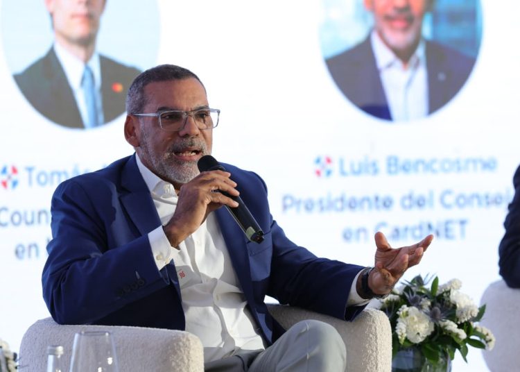Bencosme destacó que ampliar la aceptación de pagos electrónicos en los pequeños comercios contribuirá a fortalecer la economía formal.