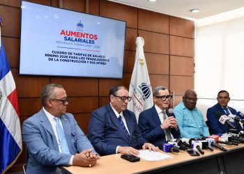 El aumento salarial fue acordado mediante el diálogo tripartito entre trabajadores, empleadores y Gobierno.