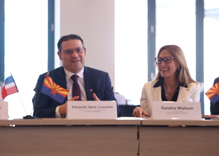El acuerdo fue firmado por el titular del MICM, Yayo Sanz Lovatón y Sandra Watson, presidenta y CEO de Arizona Commerce Authority.