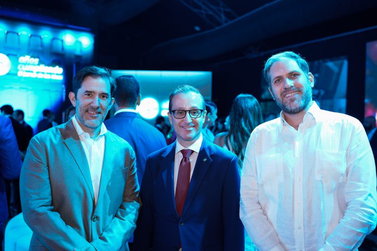Mario Dávalos, Esteban Martínez–Murga y Martín Cordova.