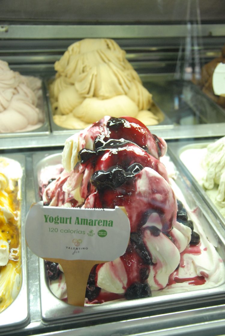Yogurt Amarena con sabor a fresa, disponible en Helados Valentino. | Karla Alcántara.