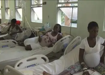 El Gobierno había anunciado que expulsará semanalmente a 10,000 indocumentados.