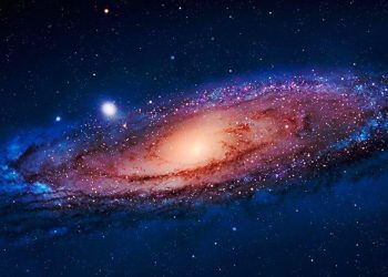 DESI utiliza 5,000 posicionadores robóticos para mover fibras ópticas que capturan la luz de objetos a millones o miles de millones de años luz de distancia. - Fuente externa.