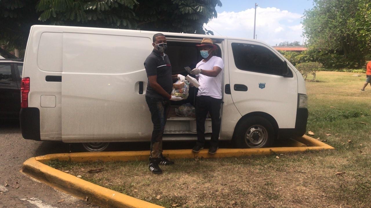 Fundación PQ entrega 500 kits con comida y productos de higiene a los cadis del país