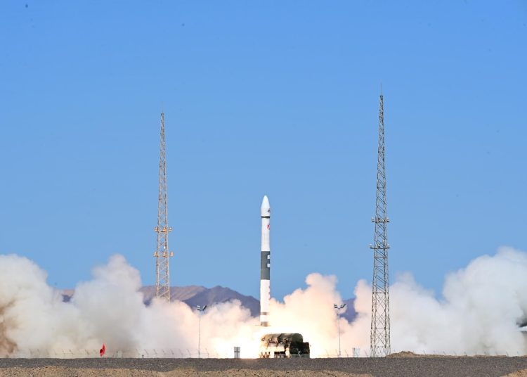 La misión lunar es el último paso del ambicioso programa espacial chino, que ha logrado varios hitos en los últimos años como el envío de sondas y vehículos exploradores a la Luna y Marte. - Fuente: EFE.