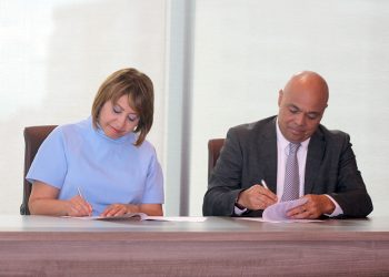 Rosanna Ruiz, presidente ejecutiva de la ABA, junto al director de elDinero, Jairon Severino. | Ronny Cruz