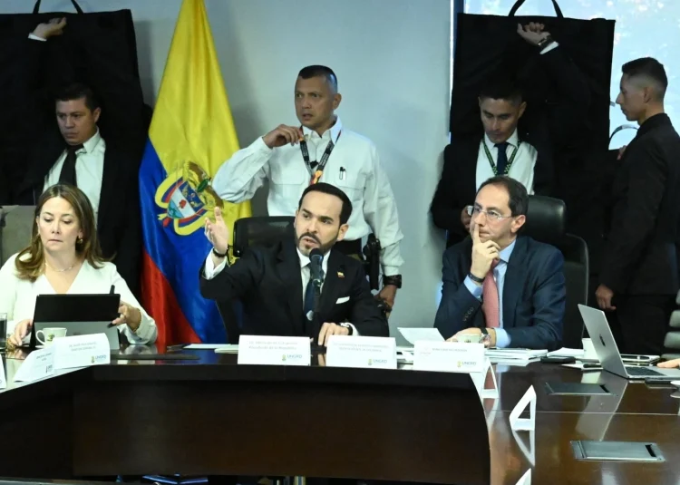 Las autoridades colombianas continúan las labores de rescate y atención a las personas afectadas por el sismo.