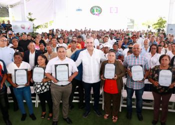 Las familias impactadas con este proceso de titulación del proyecto Cotuí-Cevicos, pertenecen a los sectores Los Españoles, Libertad, La Cruz, Las Yaguas, El Progreso, 24 de Abril, Las Palmas, Las Colinas y Caño Hondo.