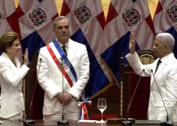 Abinader y Peña juraron ante la Asamblea Nacional, “cumplir y hacer cumplir la Constitución dominicana”.