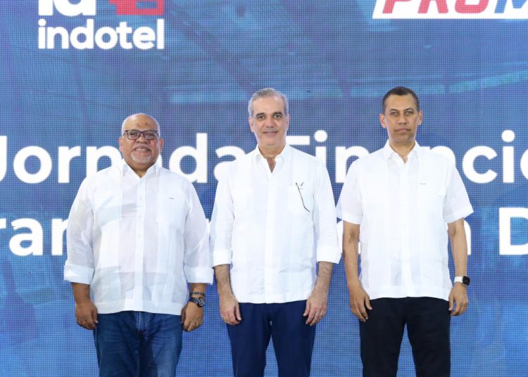 Abinader destacó que está combinación de fácil acceso a crédito que impulsa el Gobierno, junto programas de formación gratuita en diversas áreas, han contribuido la disminución de pobreza en el país.