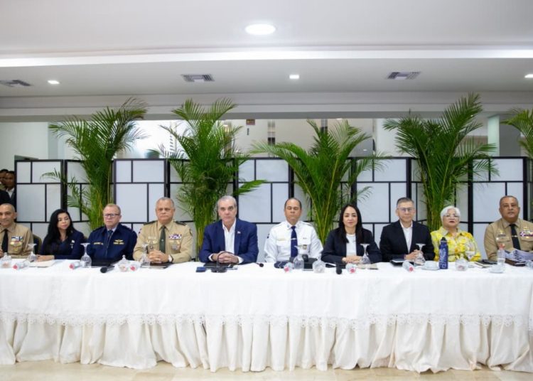 El encuentro busca fortalecer las estrategias de protección y mejorar los niveles de tranquilidad ciudadana en República Dominicana.