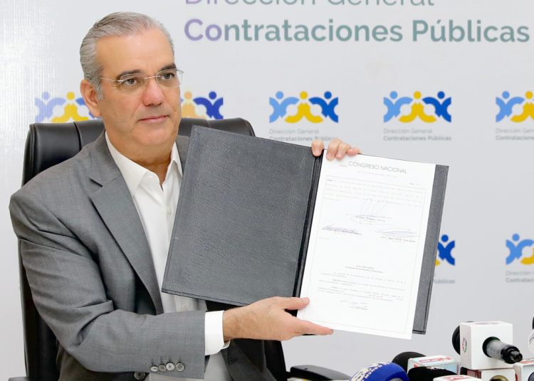 Abinader afirma que con esta Ley se da un paso decisivo en la transformación del Estado.