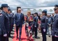 A su llegada fue recibido por autoridades costarricenses y la embajadora dominicana.