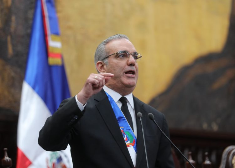 Abinader destacó en su discurso avances en la mejora de infraestructuras deportivas.
