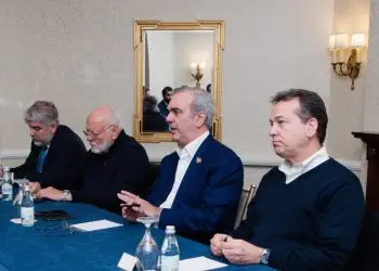 Estos contactos del presidente Abinader se producen cuando Estados Unidos, México y Canadá se enfrascan en una lucha arancelaria.