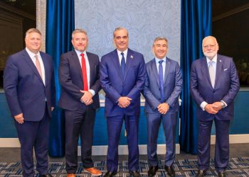 El presidente Abinader sostiene contactos con empresarios de semiconductores.