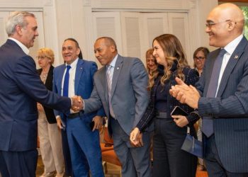 El presidente Luis Abinader sostuvo un encuentro con miembros de la comunidad dominicana residente en Costa Rica.