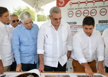 El mandatario recibió informaciones de parte de Jhael Isa, director ejecutivo del Fitram y del ministro de Obras Públicas, Eduardo Estrella.