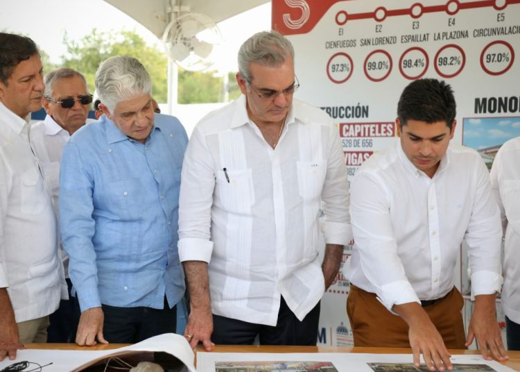 El mandatario recibió informaciones de parte de Jhael Isa, director ejecutivo del Fitram y del ministro de Obras Públicas, Eduardo Estrella.