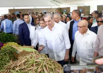 El gobernante destacó que con la puesta en marcha de esta iniciativa se favorece a los consumidores y los productores.