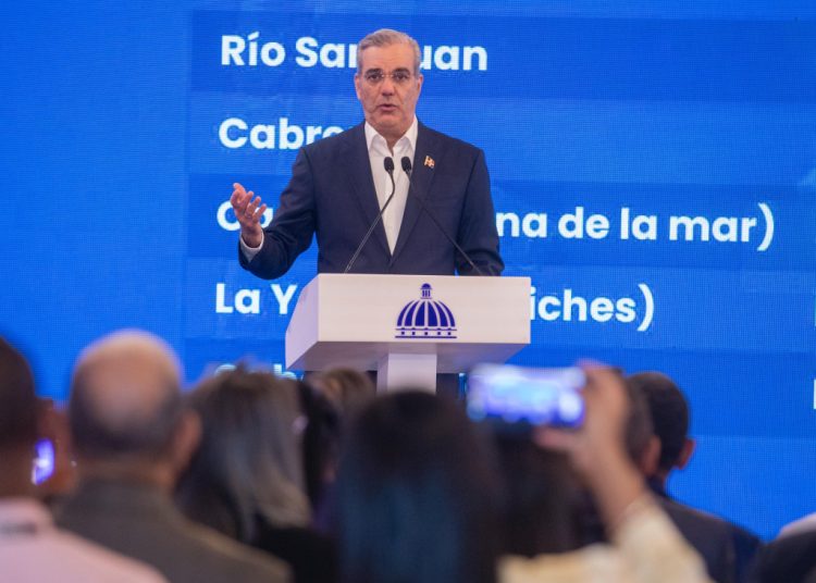 Abinader destacó que 1.27 millones de cruceristas llegaron hasta abril de 2025 y se tiene una proyección de 510 cruceros para este año.