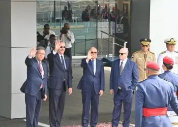 Previo a la reunión, se presentó guardia de honor del Ministerio de Defensa, 21 cañonazos y la entonación del himno nacional.