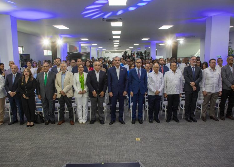 El ministro de Trabajo señala programa busca elevar la formalidad laboral al 50% en tres años.