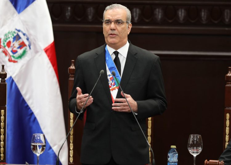 Abinader informó que la capacidad productiva de la industria militar ha aumentado un 20% durante 2024.