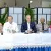En compañía del jefe de Estado, se encuentran los ministros, de la Presidencia, José Ignacio Paliza; de Interior y Policía, Faride Raful; de Defensa, teniente general, Carlos Antonio Fernández Onofre; sin cartera, Deligne Ascensión; la procuradora General de la República, Yeni Berenice Reynoso, y otros funcionarios.